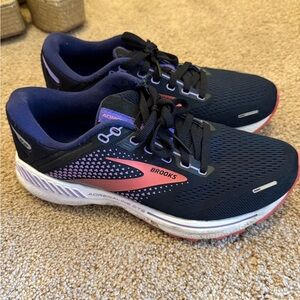 Brooks Women's Running Shoes - Black and Pink